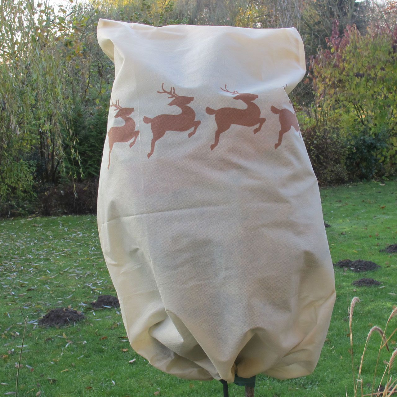 V28432_Winterschutz_Vlieshaube_Rentiere_beige-braun_1280x1280.jpg